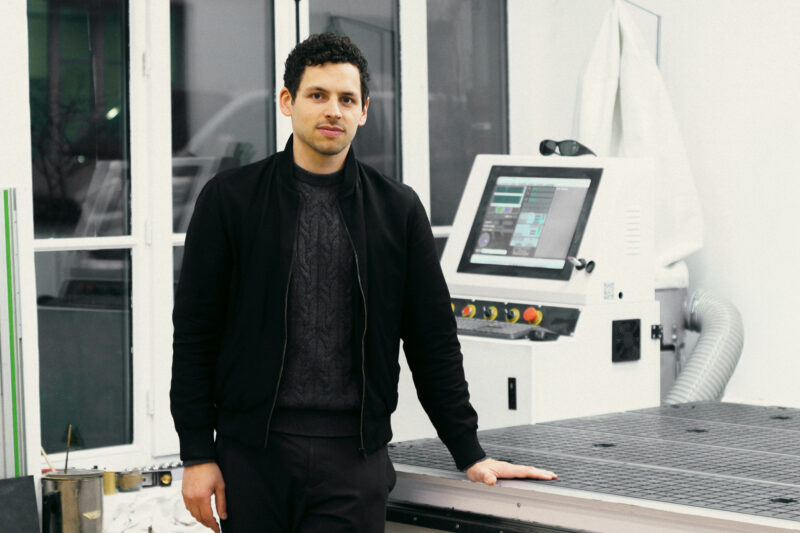  DIMITRY — 01 — COLOR