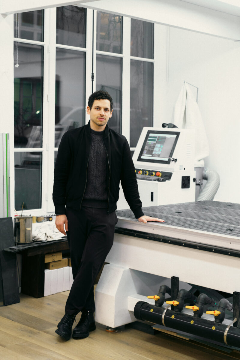  DIMITRY — 02 — COLOR